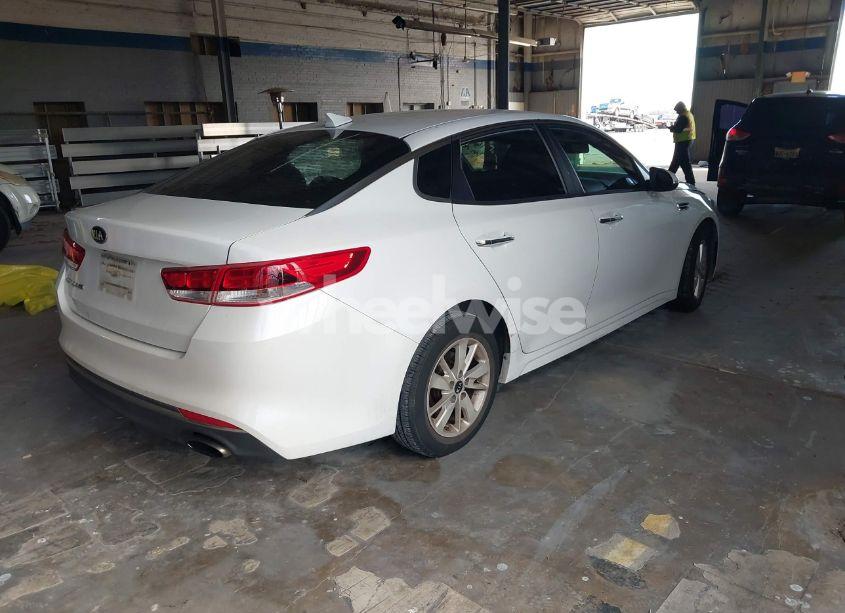 Photo 4 of 2018 Kia Optima LX (VIN 5XXGT4L38JG189645)
