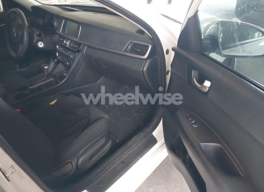 Photo 5 of 2018 Kia Optima LX (VIN 5XXGT4L38JG189645)