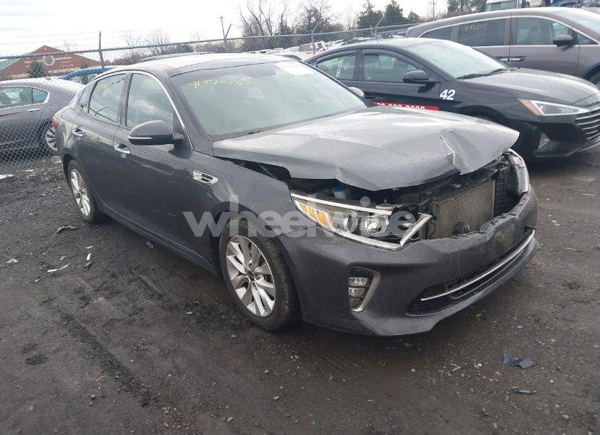 2018 Kia Optima S (VIN 5XXGT4L38JG190763) main photo