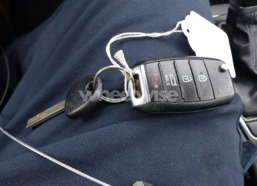 Photo 11 of 2018 Kia Optima S (VIN 5XXGT4L38JG190763)