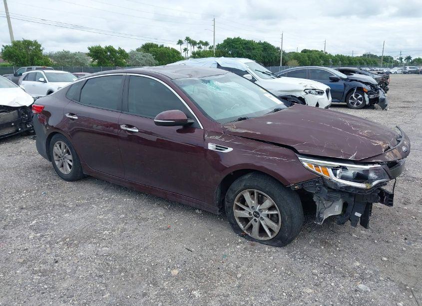 2018 Kia Optima LX (VIN 5XXGT4L38JG227696) main photo