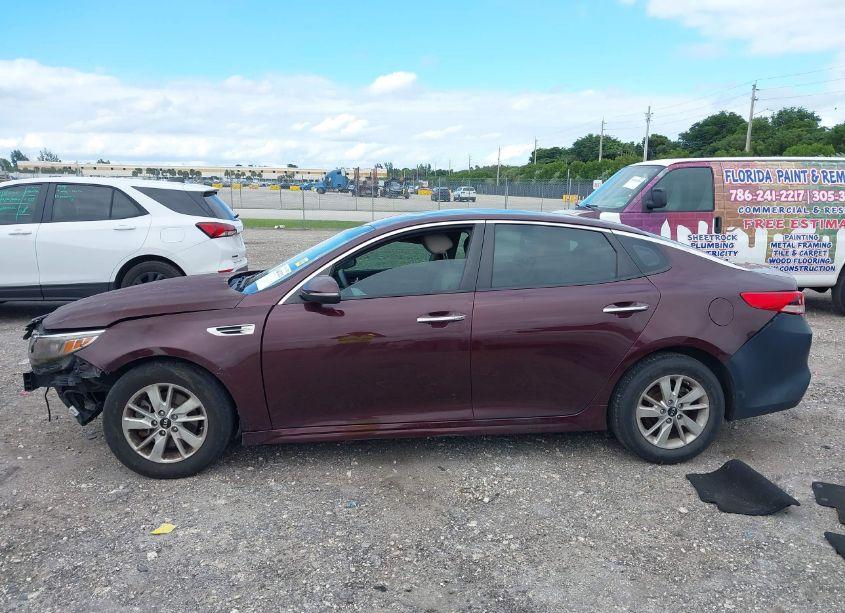 Photo 14 of 2018 Kia Optima LX (VIN 5XXGT4L38JG227696)