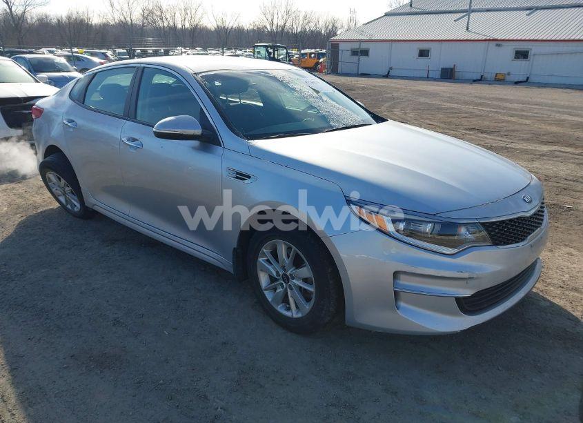 2018 Kia Optima LX (VIN 5XXGT4L38JG228279) main photo