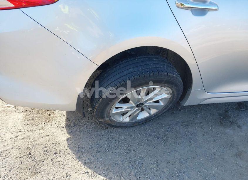 Photo 6 of 2018 Kia Optima LX (VIN 5XXGT4L38JG228279)