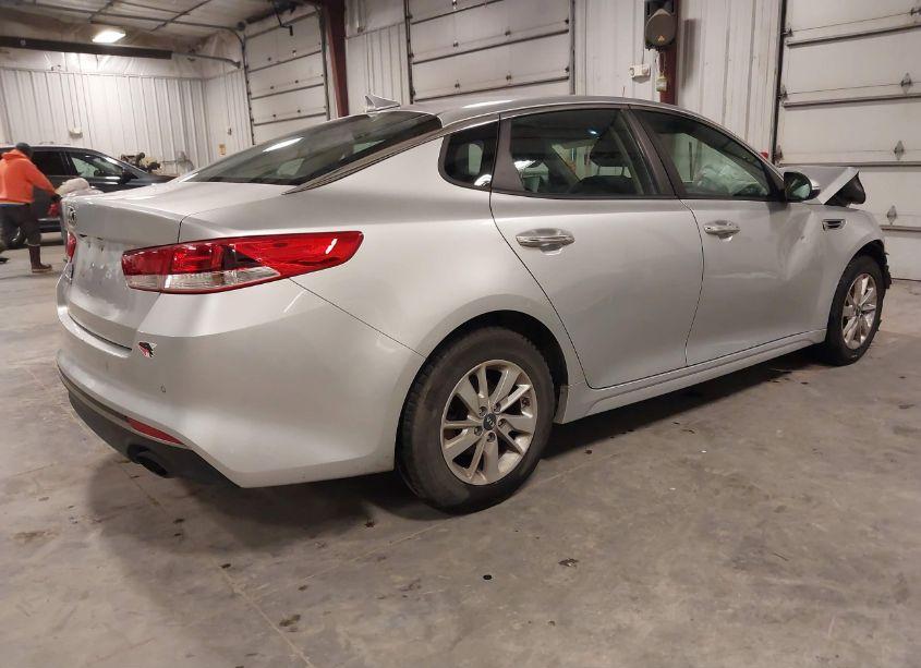 Photo 4 of 2018 Kia Optima LX (VIN 5XXGT4L38JG232624)
