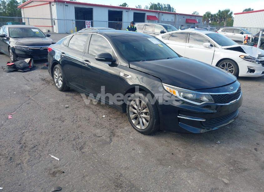 2018 Kia Optima LX (VIN 5XXGT4L38JG256924) main photo