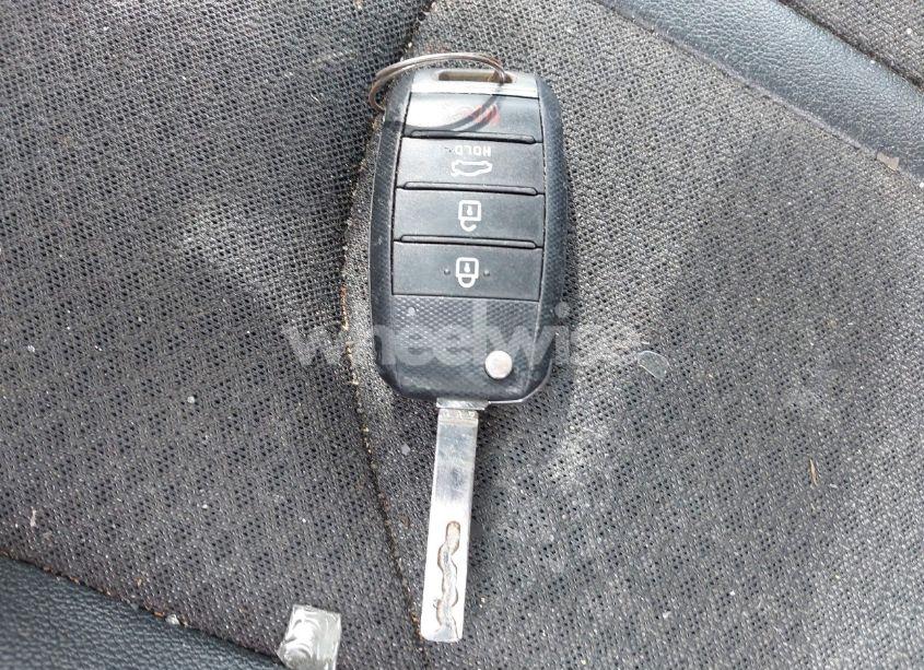 Photo 11 of 2018 Kia Optima S (VIN 5XXGT4L38JG258916)