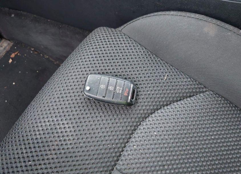 Photo 11 of 2019 Kia Optima LX (VIN 5XXGT4L38KG294669)