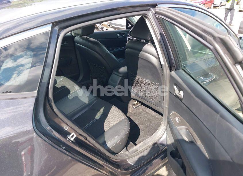 Photo 8 of 2019 Kia Optima S (VIN 5XXGT4L38KG309347)