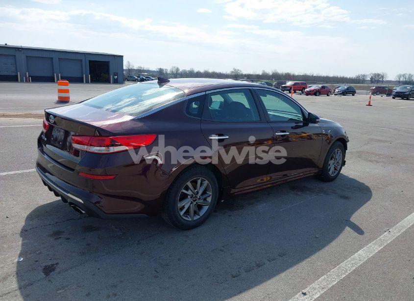 Photo 4 of 2019 Kia Optima LX (VIN 5XXGT4L38KG320865)
