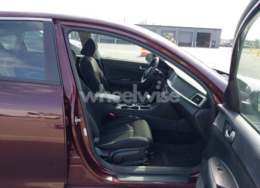 Photo 5 of 2019 Kia Optima LX (VIN 5XXGT4L38KG320865)