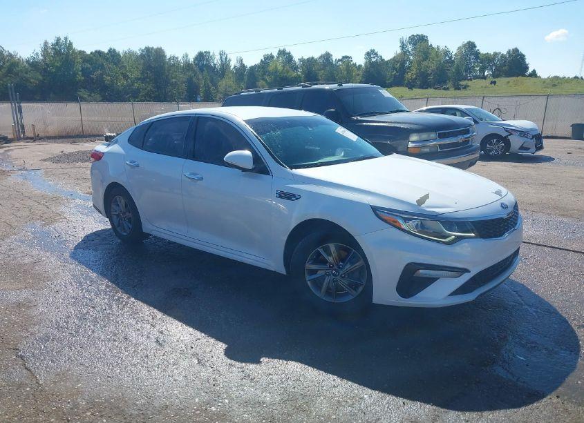 2019 Kia Optima LX (VIN 5XXGT4L38KG321840) main photo