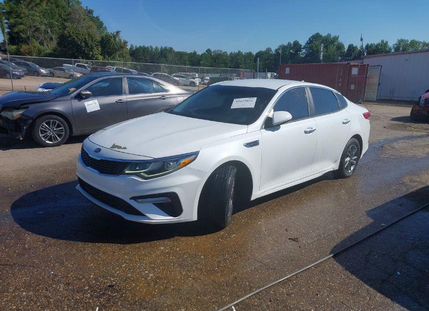 Photo 2 of 2019 Kia Optima LX (VIN 5XXGT4L38KG321840)