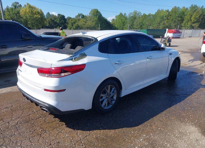 Photo 4 of 2019 Kia Optima LX (VIN 5XXGT4L38KG321840)