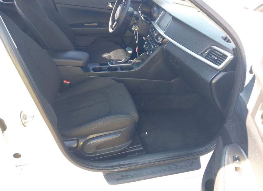 Photo 5 of 2019 Kia Optima LX (VIN 5XXGT4L38KG321840)