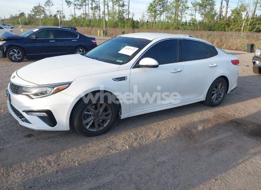 Photo 2 of 2019 Kia Optima LX (VIN 5XXGT4L38KG346740)