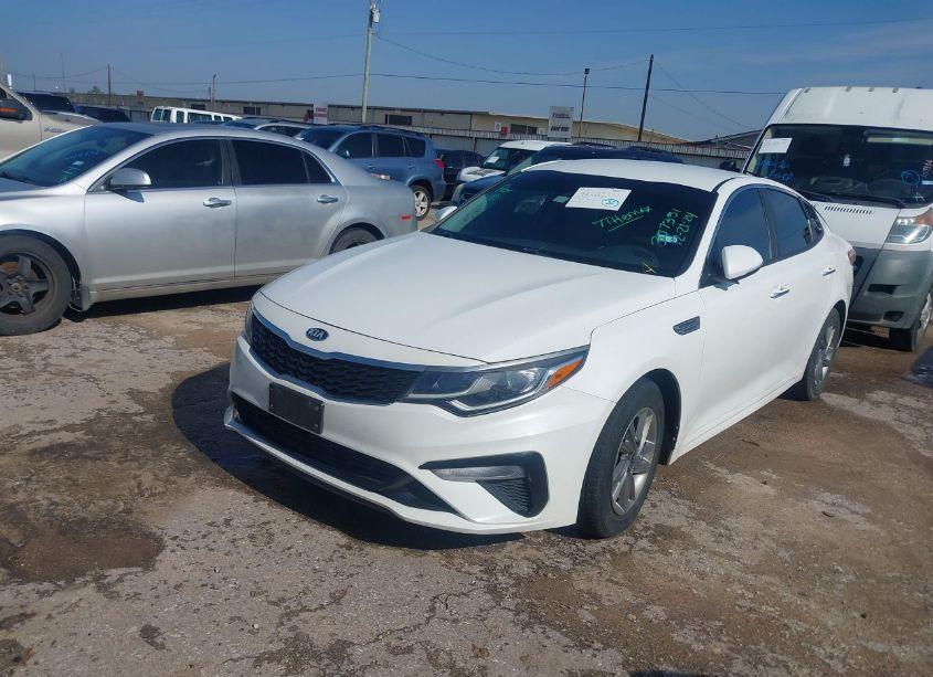 Photo 2 of 2019 Kia Optima LX (VIN 5XXGT4L38KG357351)