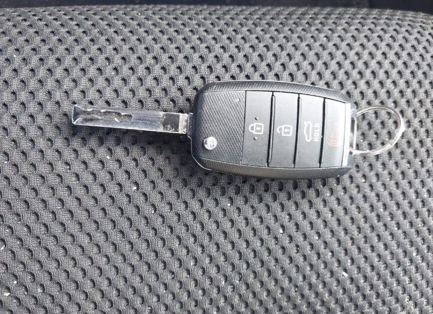 Photo 11 of 2019 Kia Optima LX (VIN 5XXGT4L38KG368768)