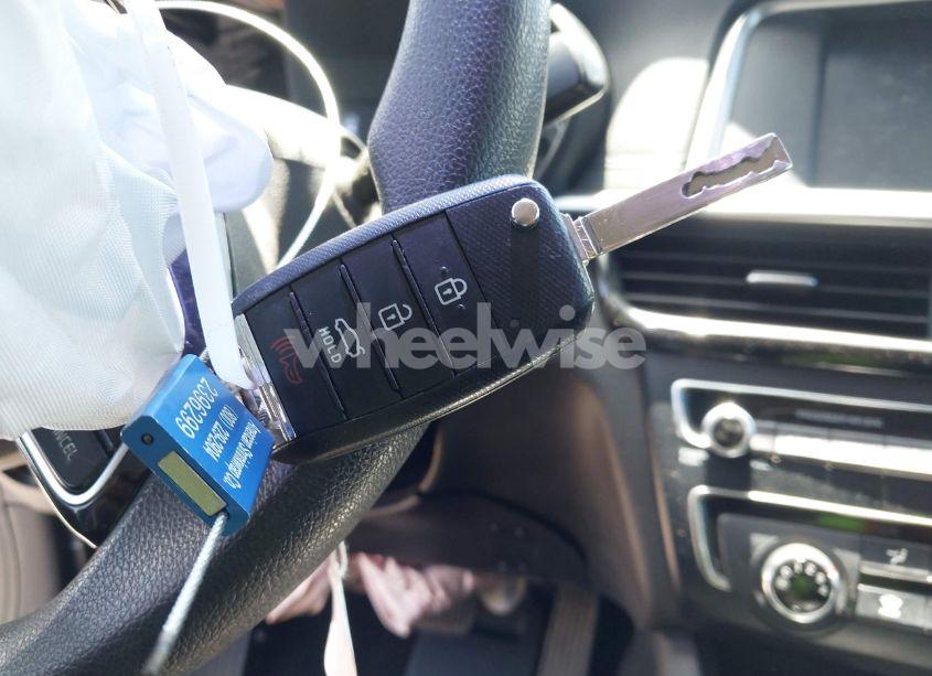 Photo 11 of 2019 Kia Optima LX (VIN 5XXGT4L38KG372576)