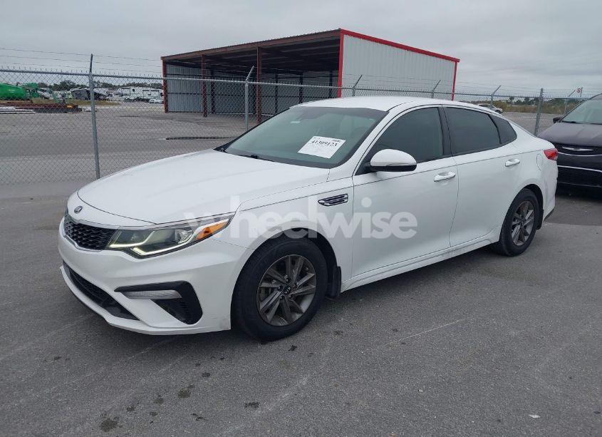 Photo 2 of 2020 Kia Optima LX (VIN 5XXGT4L38LG438920)