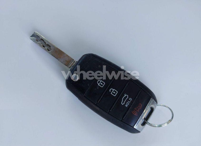 Photo 11 of 2016 Kia Optima LX (VIN 5XXGT4L39GG017326)