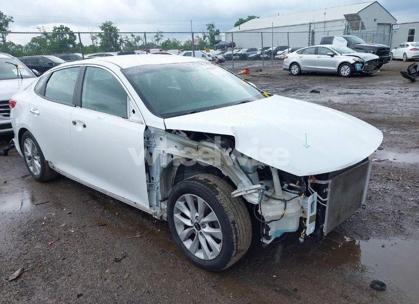 2016 Kia Optima LX (VIN 5XXGT4L39GG018055) main photo