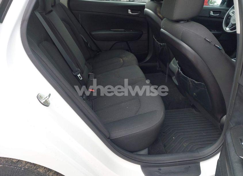 Photo 8 of 2016 Kia Optima LX (VIN 5XXGT4L39GG018055)