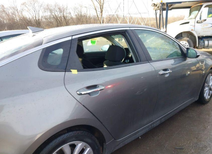 Photo 12 of 2016 Kia Optima LX (VIN 5XXGT4L39GG036376)