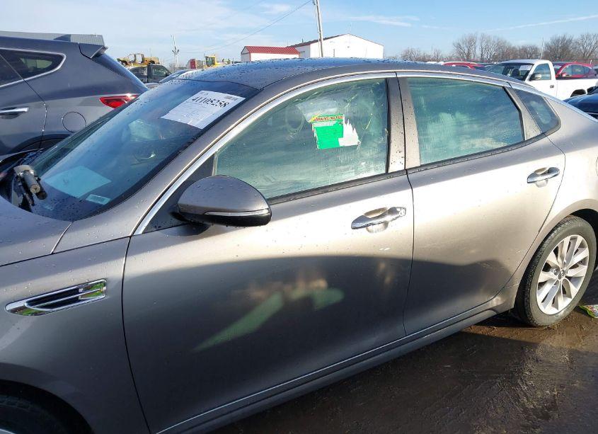 Photo 13 of 2016 Kia Optima LX (VIN 5XXGT4L39GG036376)