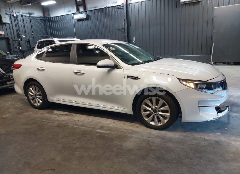 Photo 14 of 2016 Kia Optima LX (VIN 5XXGT4L39GG044767)