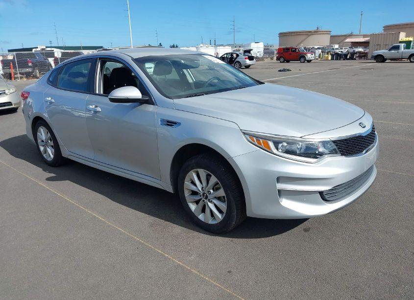 2016 Kia Optima LX (VIN 5XXGT4L39GG077199) main photo