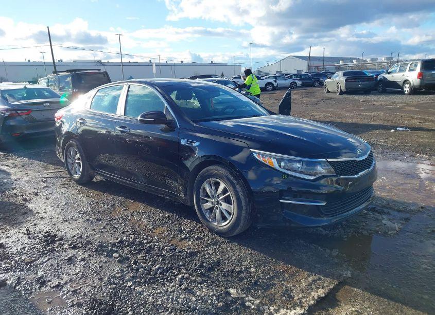 2016 Kia Optima LX (VIN 5XXGT4L39GG100819) main photo