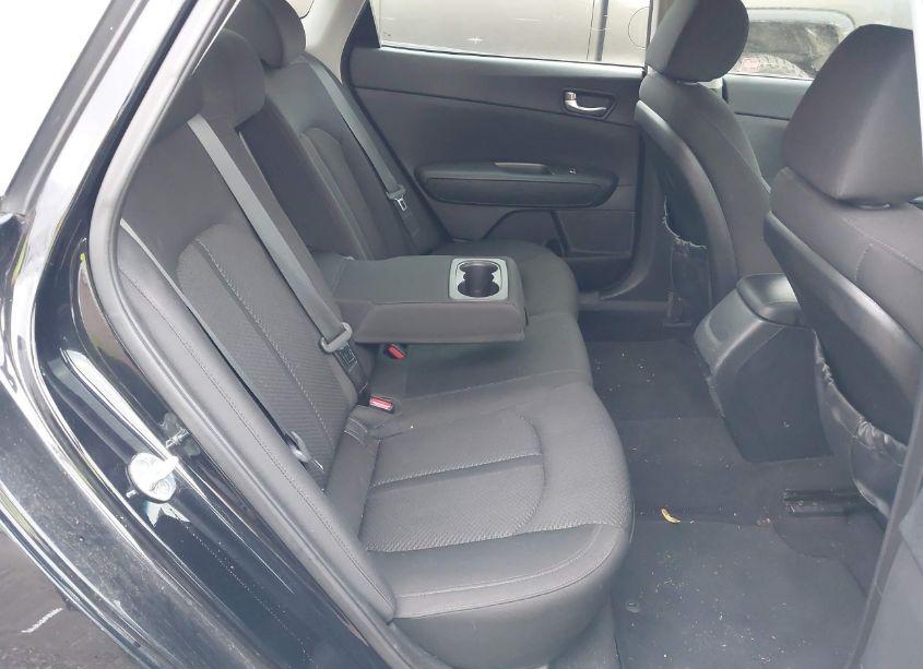 Photo 8 of 2016 Kia Optima LX (VIN 5XXGT4L39GG104837)