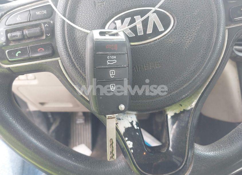 Photo 11 of 2016 Kia Optima LX (VIN 5XXGT4L39GG116308)