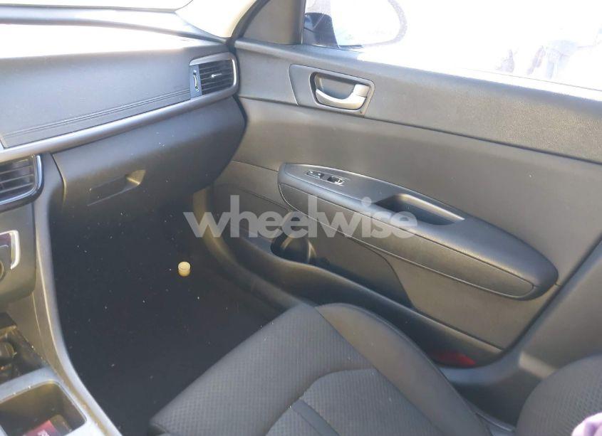 Photo 5 of 2016 Kia Optima LX (VIN 5XXGT4L39GG116762)