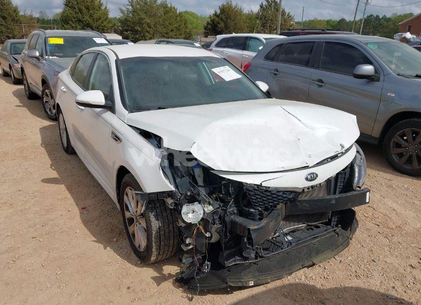 2017 Kia Optima LX (VIN 5XXGT4L39HG133028) main photo