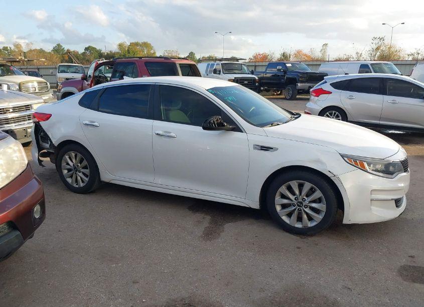 Photo 12 of 2017 Kia Optima LX (VIN 5XXGT4L39HG134048)