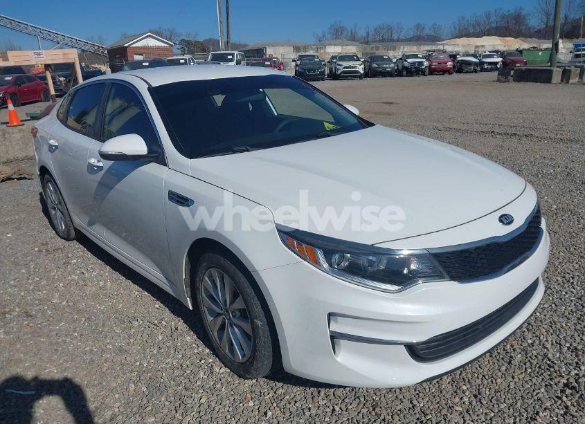 2017 Kia Optima LX (VIN 5XXGT4L39HG145938) main photo