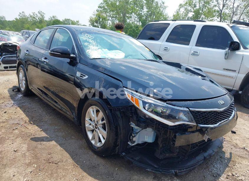 2017 Kia Optima LX (VIN 5XXGT4L39HG146829) main photo