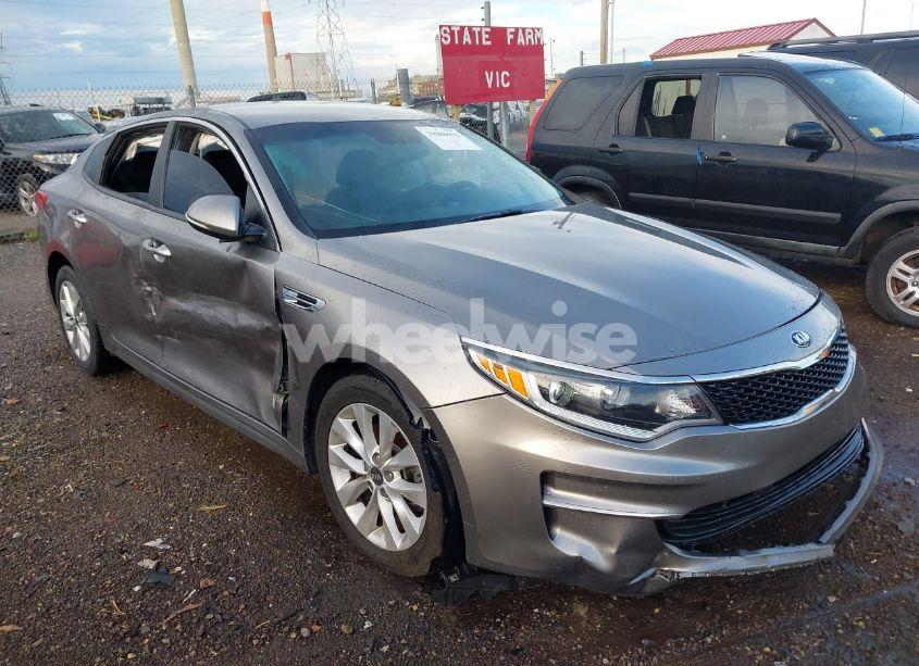 2017 Kia Optima LX (VIN 5XXGT4L39HG171195) main photo