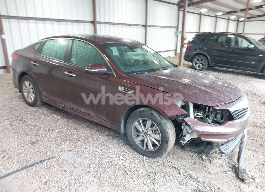 2017 Kia Optima LX (VIN 5XXGT4L39HG177269) main photo