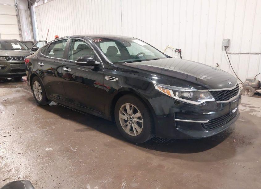 2018 Kia Optima LX (VIN 5XXGT4L39JG185412) main photo