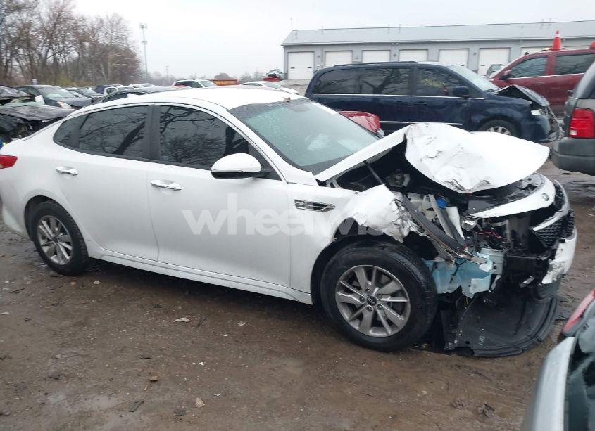 2018 Kia Optima LX (VIN 5XXGT4L39JG185880) main photo