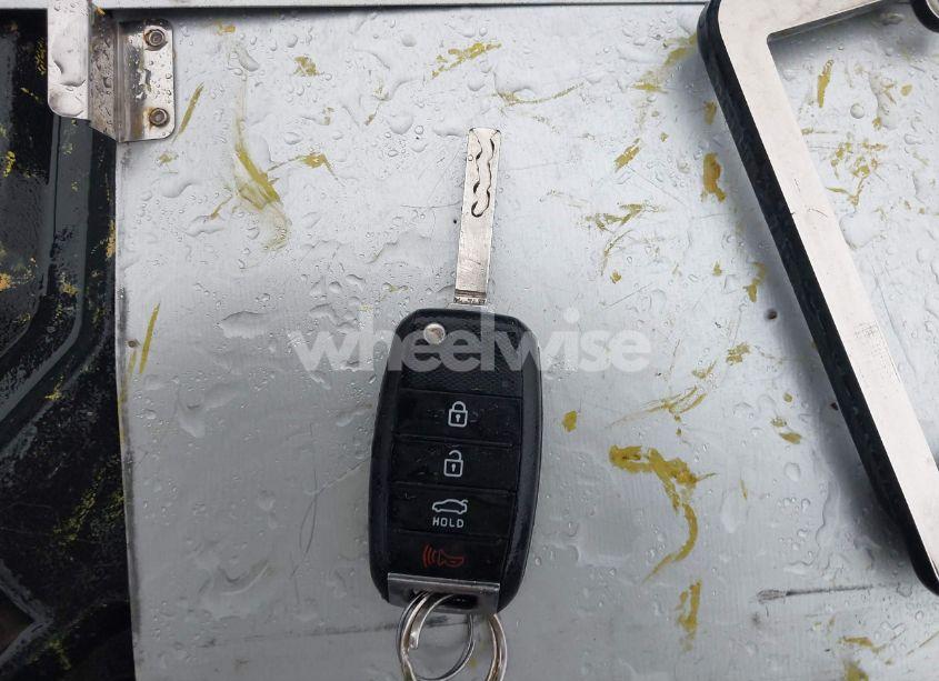 Photo 11 of 2018 Kia Optima LX (VIN 5XXGT4L39JG185880)