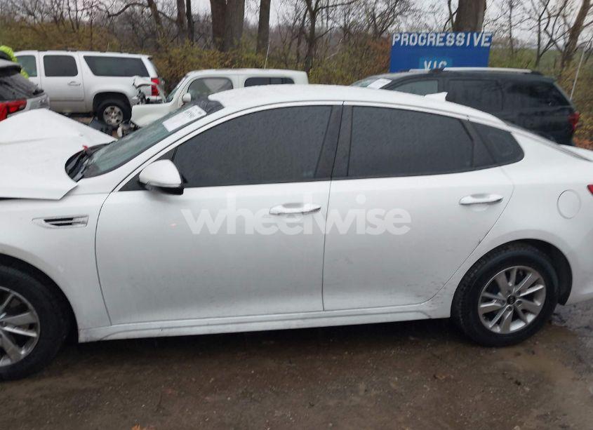 Photo 14 of 2018 Kia Optima LX (VIN 5XXGT4L39JG185880)
