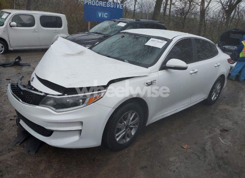 Photo 2 of 2018 Kia Optima LX (VIN 5XXGT4L39JG185880)