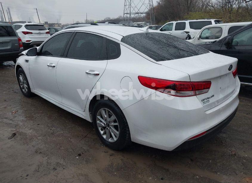 Photo 3 of 2018 Kia Optima LX (VIN 5XXGT4L39JG185880)