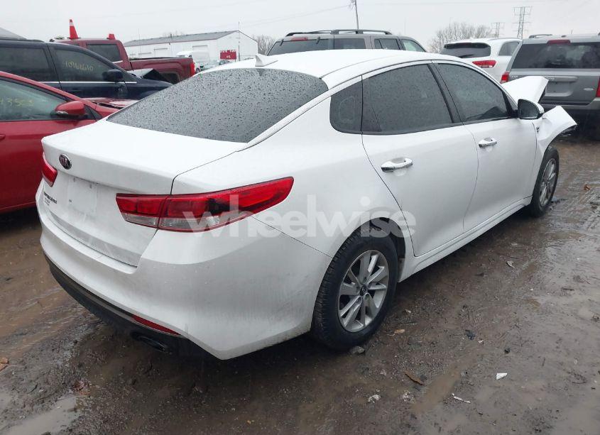 Photo 4 of 2018 Kia Optima LX (VIN 5XXGT4L39JG185880)