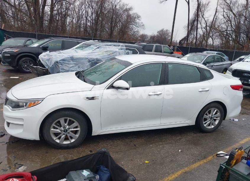 Photo 13 of 2018 Kia Optima LX (VIN 5XXGT4L39JG187791)