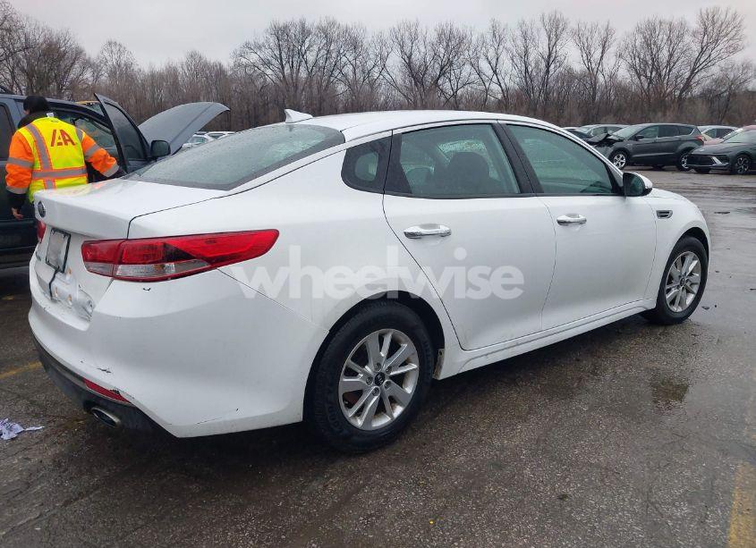 Photo 4 of 2018 Kia Optima LX (VIN 5XXGT4L39JG187791)